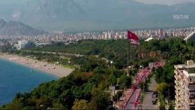 VIDEO Vacanțe de coșmar pentru sute de turișt. Agenție de turism intrată în insolvență lasă clienții fără bilete și cazare